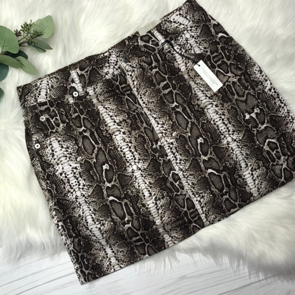 ✨TOPSHOP✨ snakeskin mini skirt